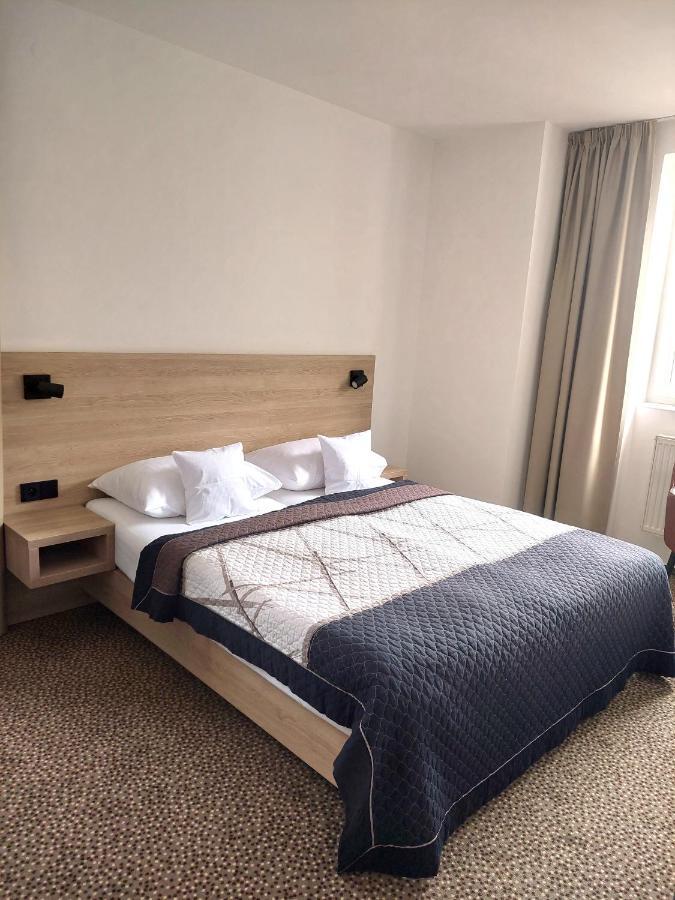 Avion Hotel 3*
